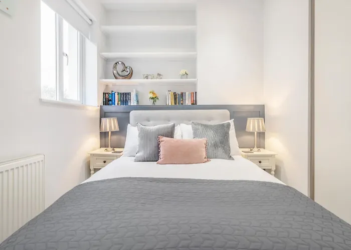 Bright & Modern 2-Bed Notting Hill Apartment