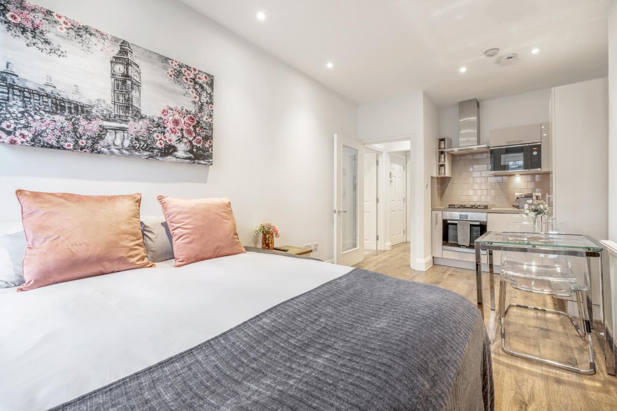 Bright & Modern 2-bed Notting Hill Лондон
