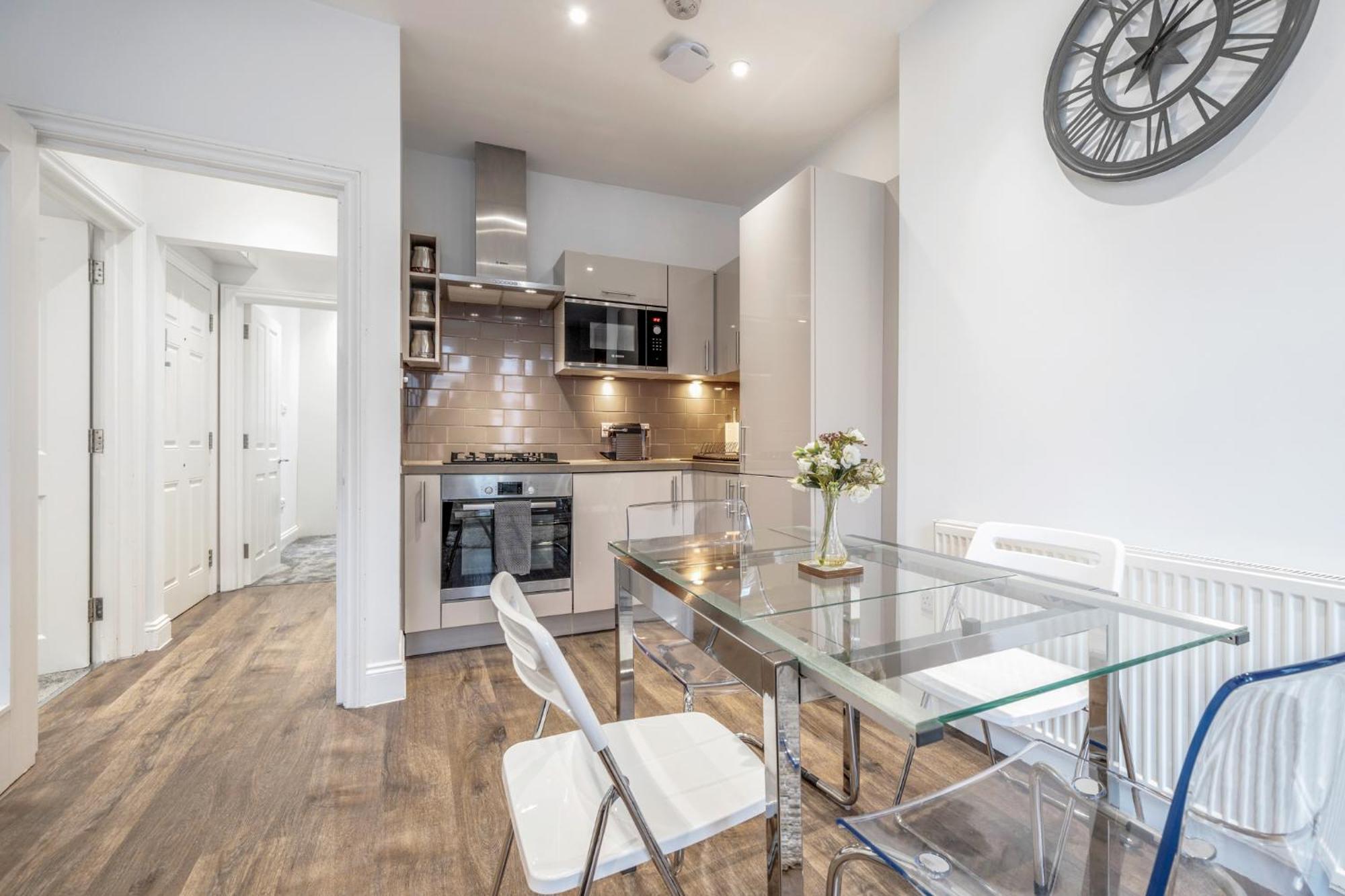 Bright & Modern 2-bed Notting Hill * Лондон