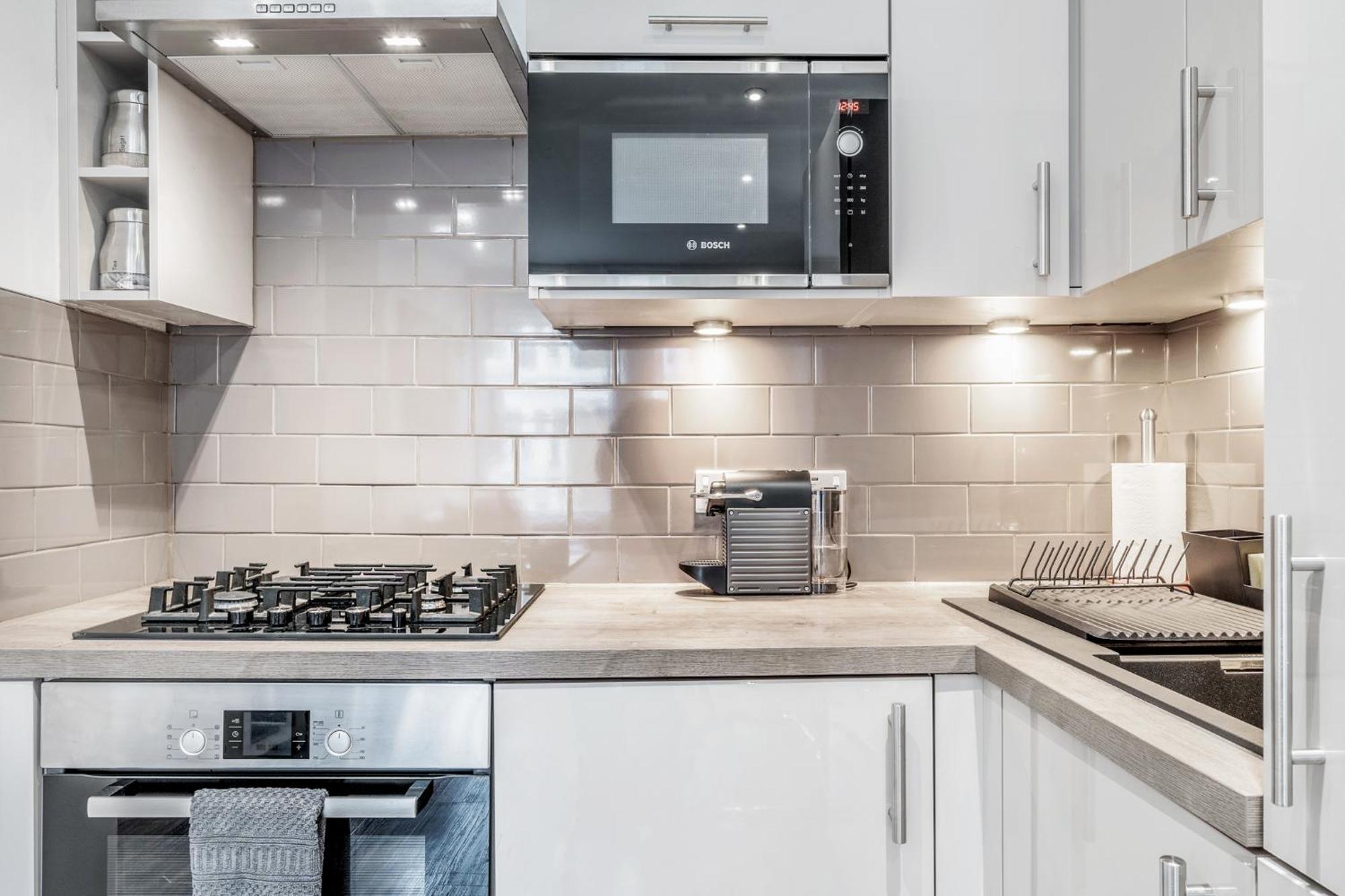Апартаменты Bright & Modern 2-bed Notting Hill Лондон