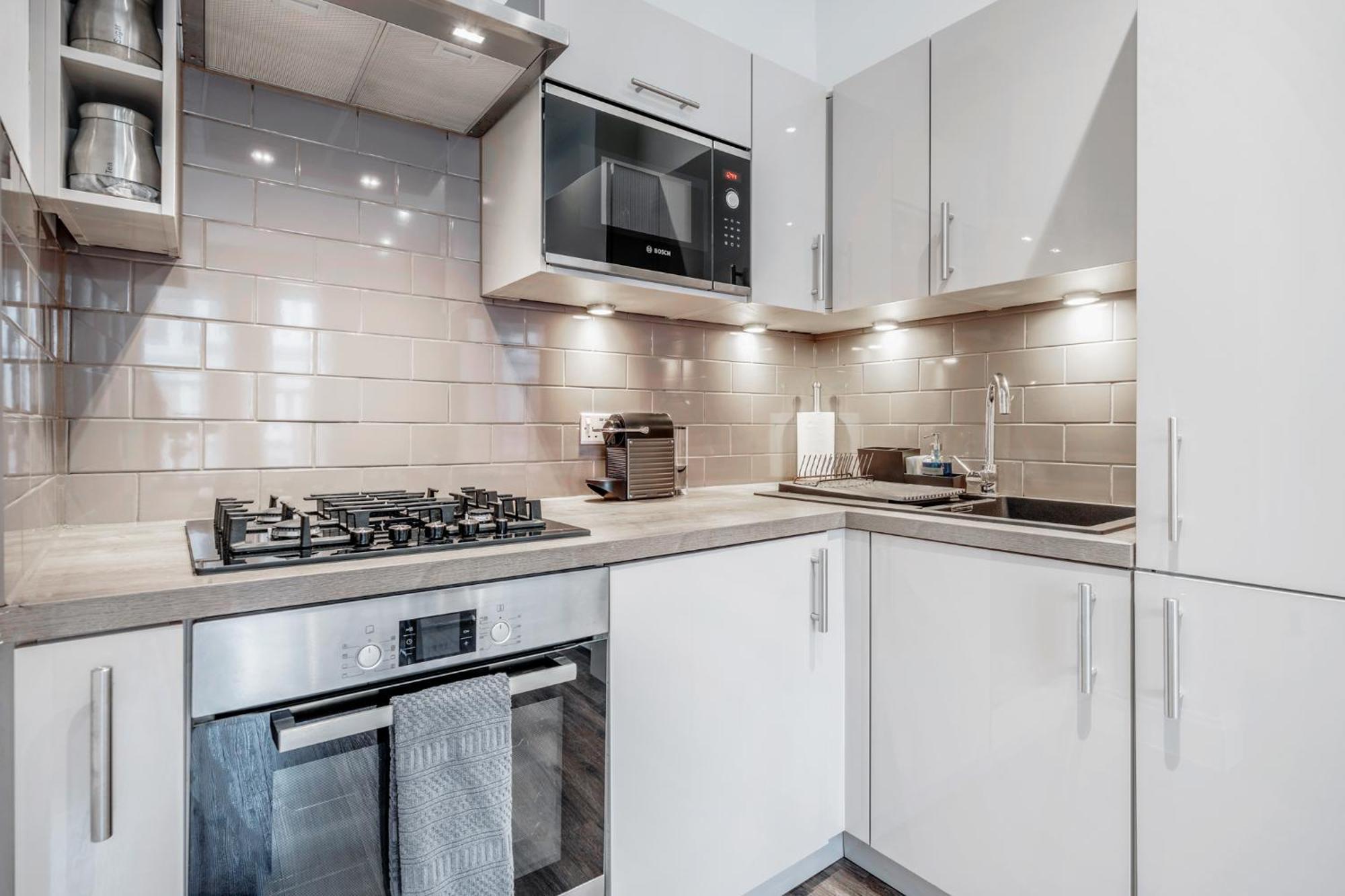 Bright & Modern 2-bed Notting Hill Апартаменты