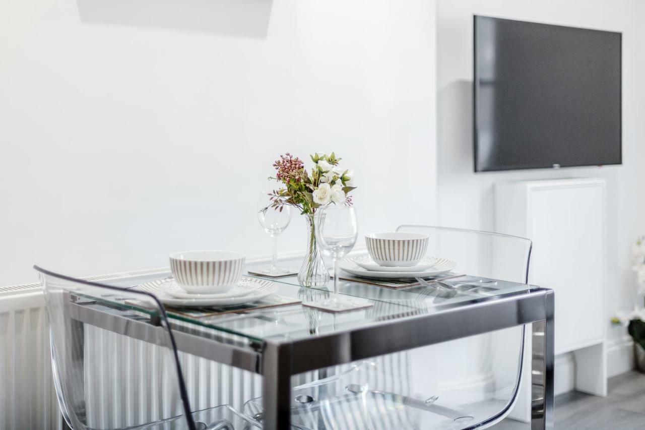 Bright & Modern 2-bed Notting Hill Апартаменты