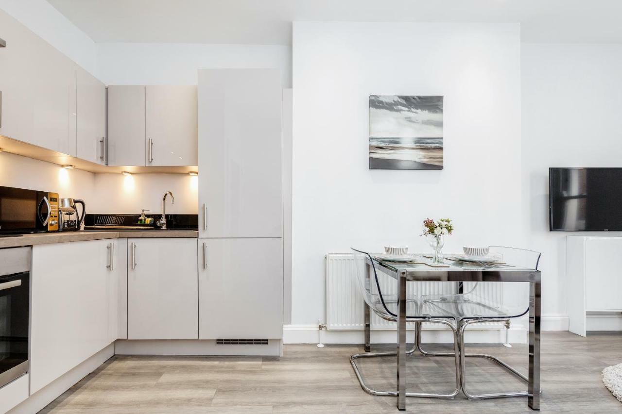 Bright & Modern 2-bed Notting Hill Лондон