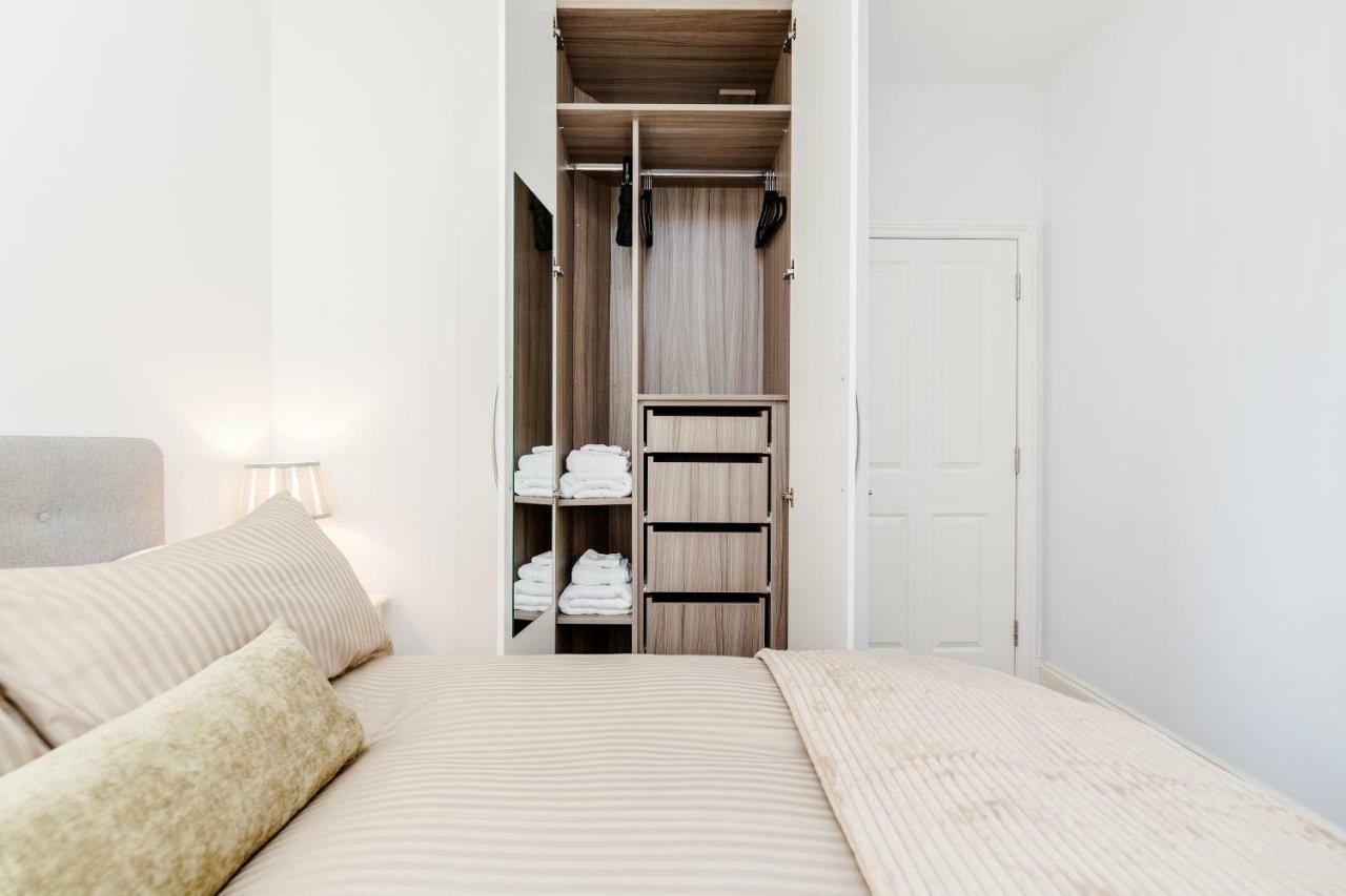 Bright & Modern 2-bed Notting Hill Апартаменты Лондон