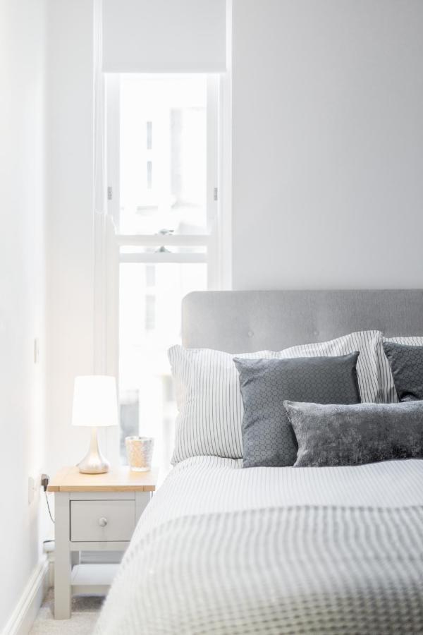 Bright & Modern 2-bed Notting Hill Апартаменты *