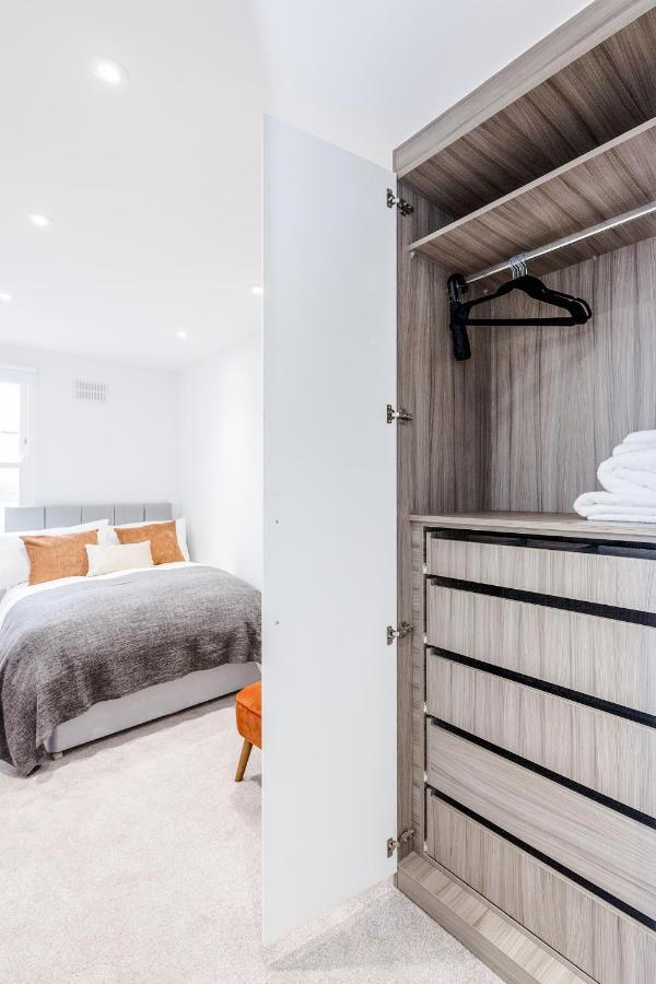 Bright & Modern 2-bed Notting Hill Апартаменты Лондон