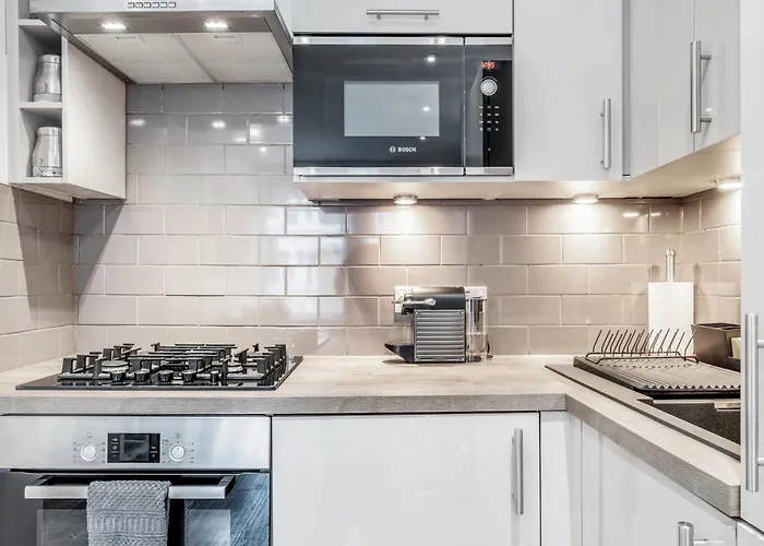 Bright & Modern 2-Bed Notting Hill Apartment